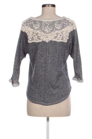 Дамска блуза Delia*s, Размер S, Цвят Сив, Цена 2,04 €