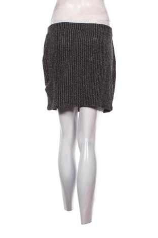 Пола Unbranded, Размер L, Цвят Сребрист, Цена 3,06 €