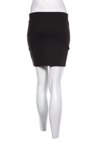 Пола Bershka, Размер S, Цвят Черен, Цена 2,55 €