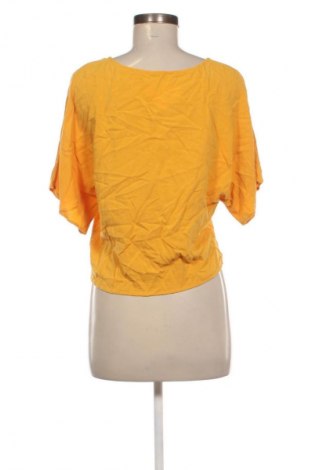 Dámská halenka Bershka, Velikost M, Barva Žlutá, Cena  289,00 Kč