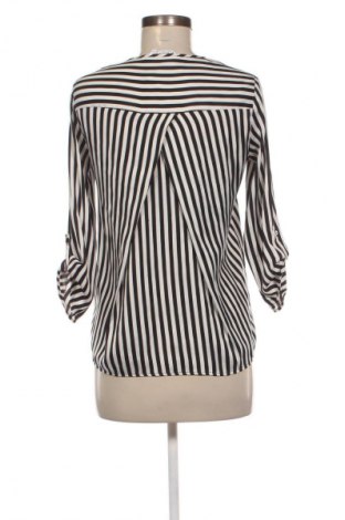 Γυναικεία μπλούζα Stradivarius, Μέγεθος S, Χρώμα Πολύχρωμο, Τιμή 5,99 €