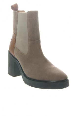 Дамски боти Aada Studios, Размер 39, Цвят Бежов, Цена 88,00 €