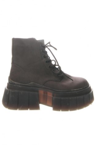 Дамски боти Bershka, Размер 37, Цвят Кафяв, Цена 32,72 €