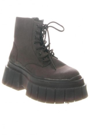 Дамски боти Bershka, Размер 37, Цвят Кафяв, Цена 32,72 €