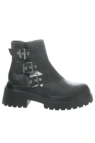 Botine de damă Bershka, Mărime 37, Culoare Negru, Preț 205,00 Lei