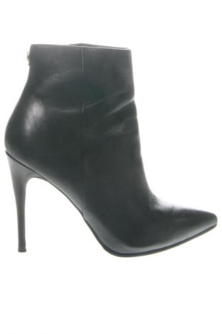 Γυναικεία μποτάκια Guess, Μέγεθος 36, Χρώμα Μαύρο, Τιμή 123,00 €