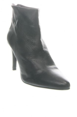 Γυναικεία μποτάκια IKKS, Μέγεθος 41, Χρώμα Μαύρο, Τιμή 101,01 €