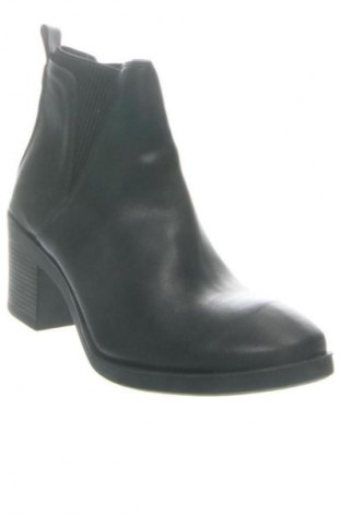 Дамски боти LC Waikiki, Размер 37, Цвят Черен, Цена 12,00 €