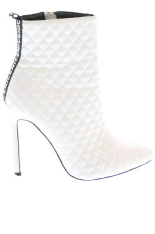 Дамски боти Mia, Размер 38, Цвят Бял, Цена 25,33 €