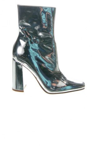 Дамски боти Steve Madden, Размер 39, Цвят Сребрист, Цена 112,48 €