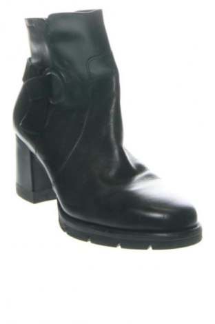 Dámské boty  Tamaris, Velikost 38, Barva Černá, Cena  889,00 Kč