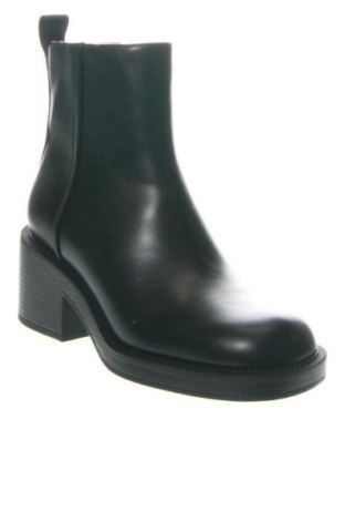 Botine de damă Zara, Mărime 37, Culoare Negru, Preț 202,50 Lei