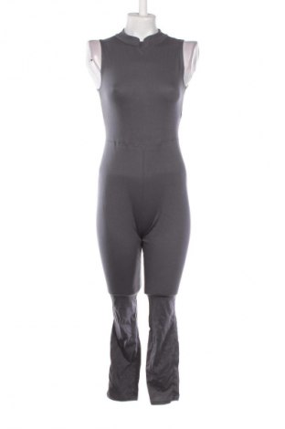 Salopetă lungă de damă Pretty Little Thing, Mărime M, Culoare Gri, Preț 243,99 Lei