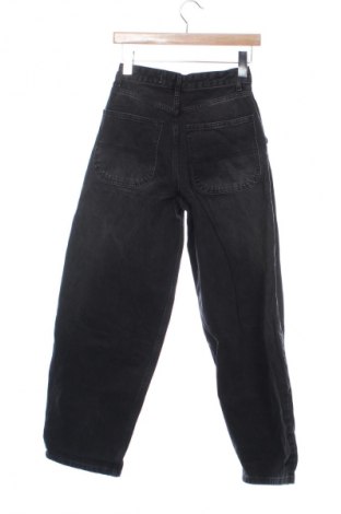 Дамски дънки Bershka, Размер XS, Цвят Черен, Цена 15,33 €