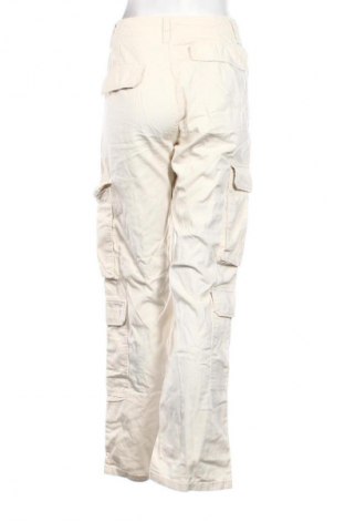 Γυναικείο Τζίν Bershka, Μέγεθος S, Χρώμα  Μπέζ, Τιμή 12,99 €