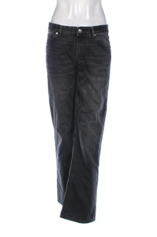 Damskie jeansy Bershka, Rozmiar S, Kolor Czarny, Cena 78,99 zł