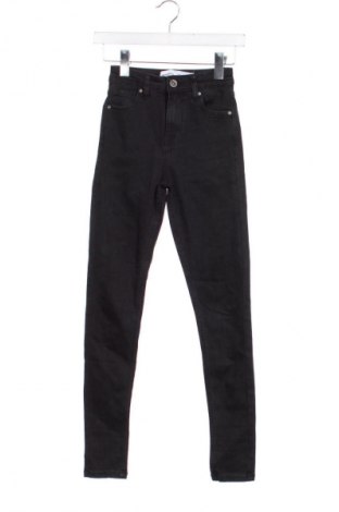 Дамски дънки Bershka, Размер XXS, Цвят Черен, Цена 7,15 €