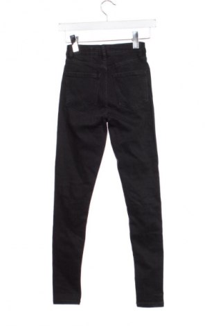 Дамски дънки Bershka, Размер XXS, Цвят Черен, Цена 7,15 €