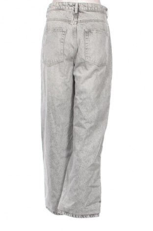 Damskie jeansy Bershka, Rozmiar XL, Kolor Szary, Cena 78,99 zł