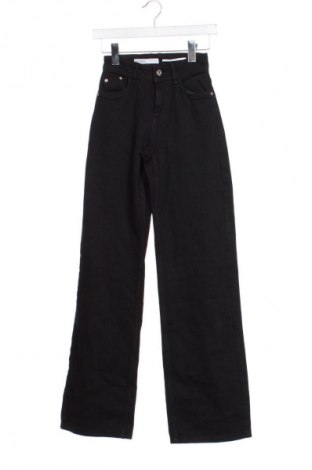 Дамски дънки Bershka, Размер XXS, Цвят Черен, Цена 7,15 €