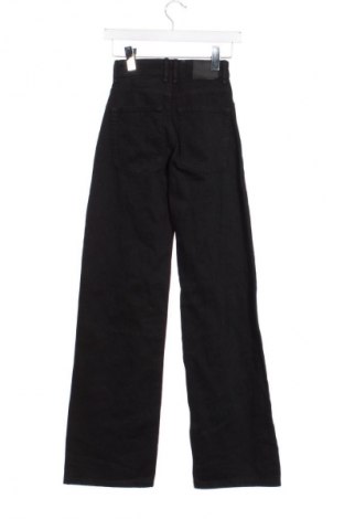 Дамски дънки Bershka, Размер XXS, Цвят Черен, Цена 7,15 €