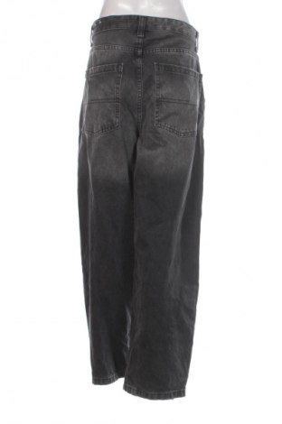 Дамски дънки Bershka, Размер XL, Цвят Сив, Цена 15,33 €