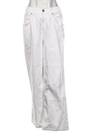 Női farmernadrág Bershka, Méret M, Szín Fehér, Ár 6 198 Ft