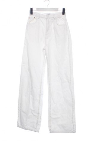 Дамски дънки Bershka, Размер S, Цвят Бял, Цена 15,00 €