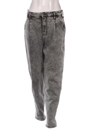 Дамски дънки Hollister, Размер M, Цвят Сив, Цена 8,18 €