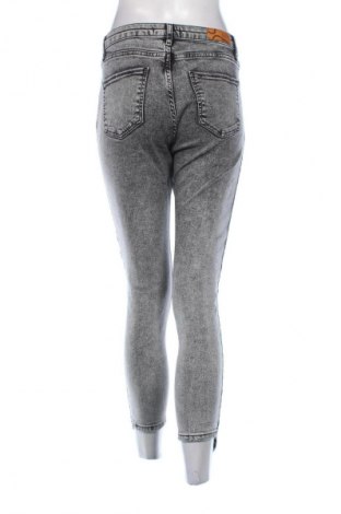 Γυναικείο Τζίν Karol, Μέγεθος S, Χρώμα Γκρί, Τιμή 15,00 €