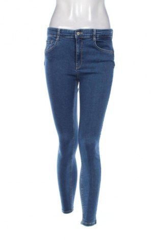 Γυναικείο Τζίν Pull&Bear, Μέγεθος M, Χρώμα Μπλέ, Τιμή 11,99 €