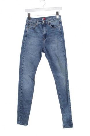 Damskie jeansy Tommy Jeans, Rozmiar XS, Kolor Niebieski, Cena 452,99 zł