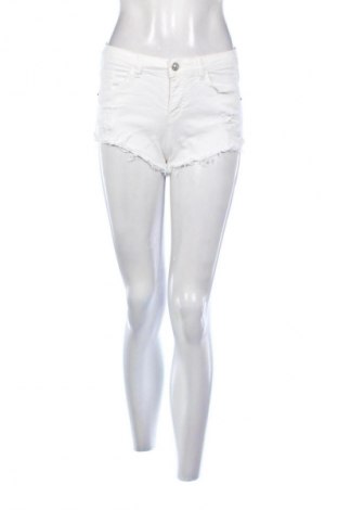 Damen Shorts Bershka, Größe S, Farbe Weiß, Preis € 9,78