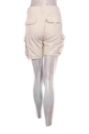 Γυναικείο κοντό παντελόνι Bershka, Μέγεθος XXS, Χρώμα Λευκό, Τιμή 4,99 €