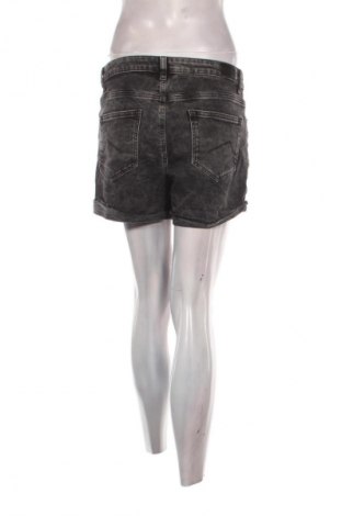 Dámske kraťasy  Clockhouse, Veľkosť L, Farba Čierna, Cena  8,95 €