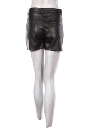 Dámské kraťasy  Guess, Velikost M, Barva Černá, Cena  2 379,00 Kč