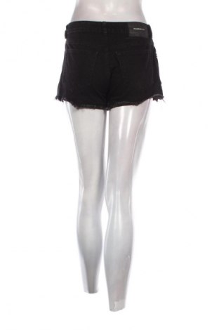 Dámské kraťasy  Pull&Bear, Velikost S, Barva Černá, Cena  209,00 Kč