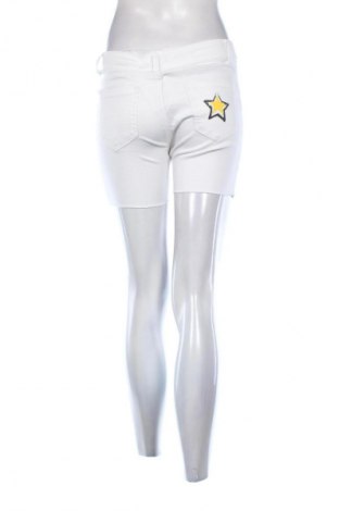 Γυναικείο κοντό παντελόνι Unbranded, Μέγεθος M, Χρώμα Λευκό, Τιμή 10,00 €