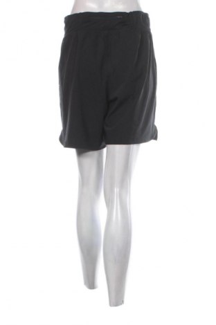 Dámské kraťasy  Under Armour, Velikost XL, Barva Černá, Cena  289,00 Kč