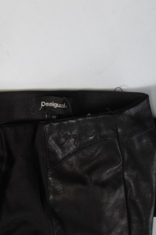 Дамски клин Desigual, Размер XS, Цвят Черен, Цена 45,00 €