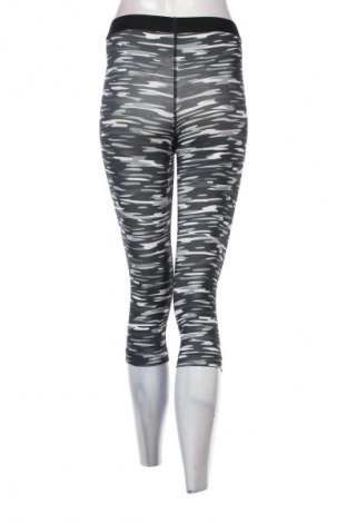 Дамски клин Nike, Размер S, Цвят Многоцветен, Цена 17,46 €