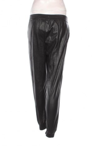 Γυναικείο παντελόνι Bershka, Μέγεθος S, Χρώμα Μαύρο, Τιμή 9,99 €