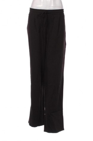 Damskie spodnie Bershka, Rozmiar XL, Kolor Czarny, Cena 123,99 zł