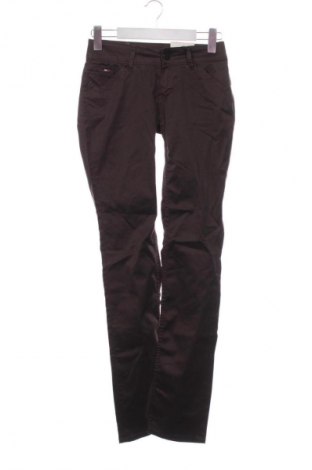 Дамски панталон Hilfiger Denim, Размер XS, Цвят Кафяв, Цена 104,35 €