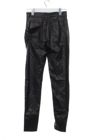 Dámské kalhoty  Pull&Bear, Velikost S, Barva Černá, Cena  699,00 Kč