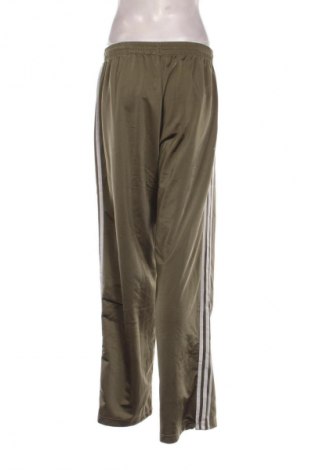 Дамско спортно долнище Adidas Originals, Размер M, Цвят Зелен, Цена 48,06 €