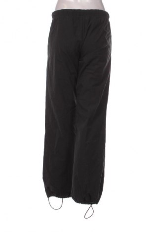 Дамско спортно долнище Nike, Размер M, Цвят Черен, Цена 22,49 €