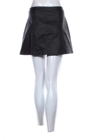 Skórzana spódnica Bershka, Rozmiar S, Kolor Czarny, Cena 24,99 zł