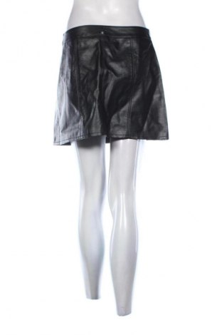 Кожена пола H&M Divided, Размер L, Цвят Черен, Цена 4,60 €