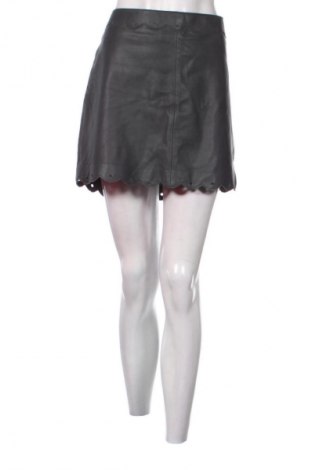 Кожена пола Noa Noa, Размер L, Цвят Сив, Цена 56,00 €